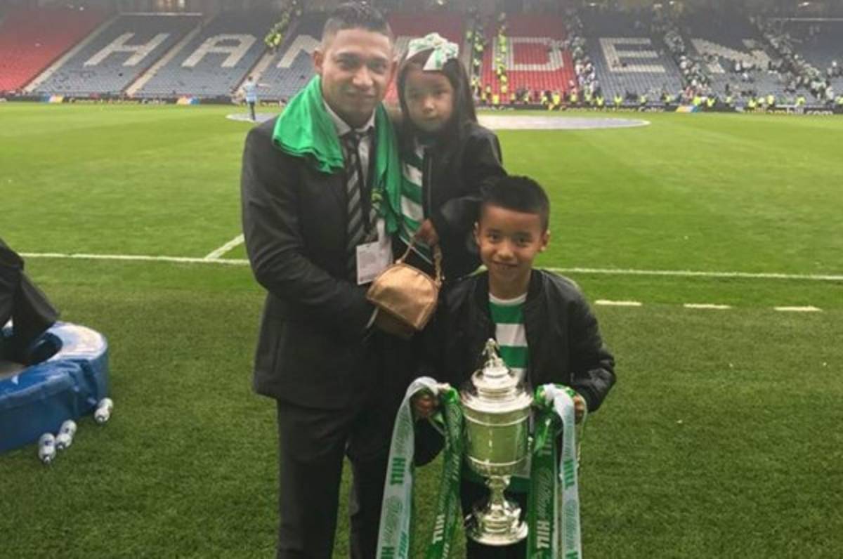 Emilio Izaguirre, el hondureño que se llena de títulos en Escocia