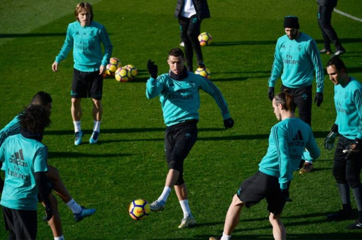 Cristiano Ronaldo vuelve a entrenarse con el Madrid la víspera del clásico