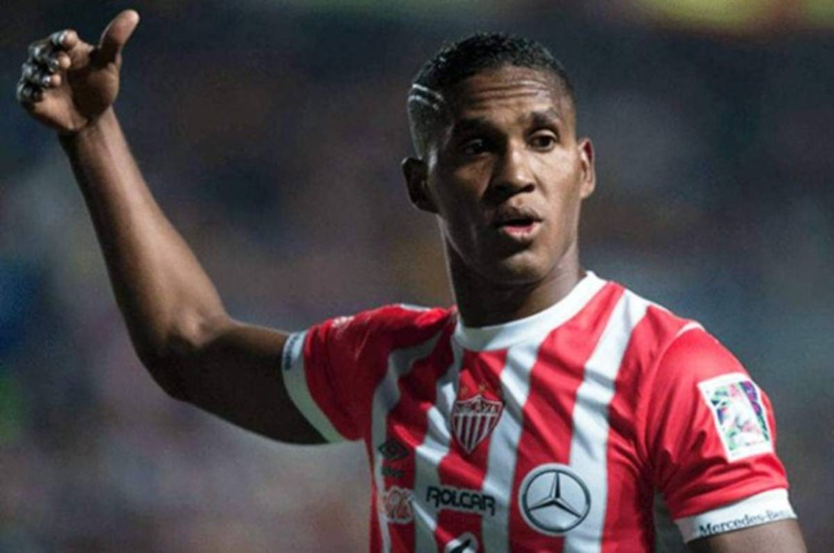 Pachuca tendría la mirada puesta en el hondureño Bryan Beckeles