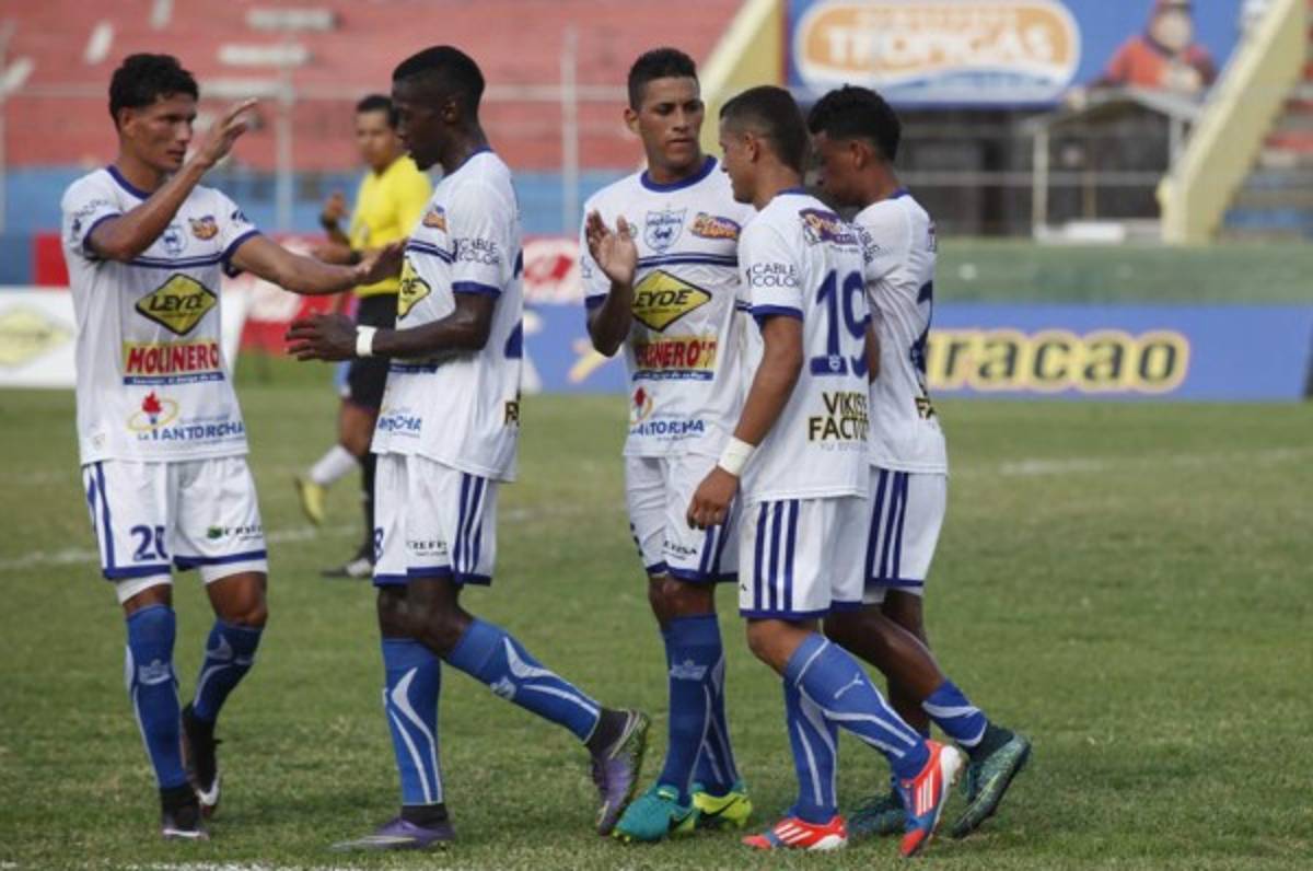 Victoria líder y se despega del Arsenal en la Liga de Ascenso