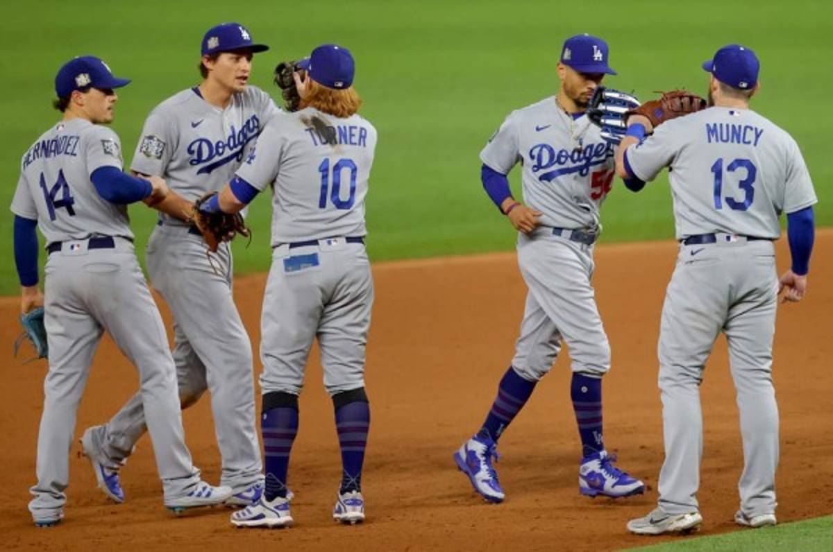 Kershaw, Pederson y Muncy ponen a Dodgers a un paso de ganar la Serie Mundial 2020
