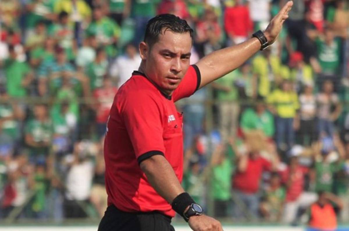 Al Motagua le va mal en las finales de ida pitadas por Héctor Rodríguez