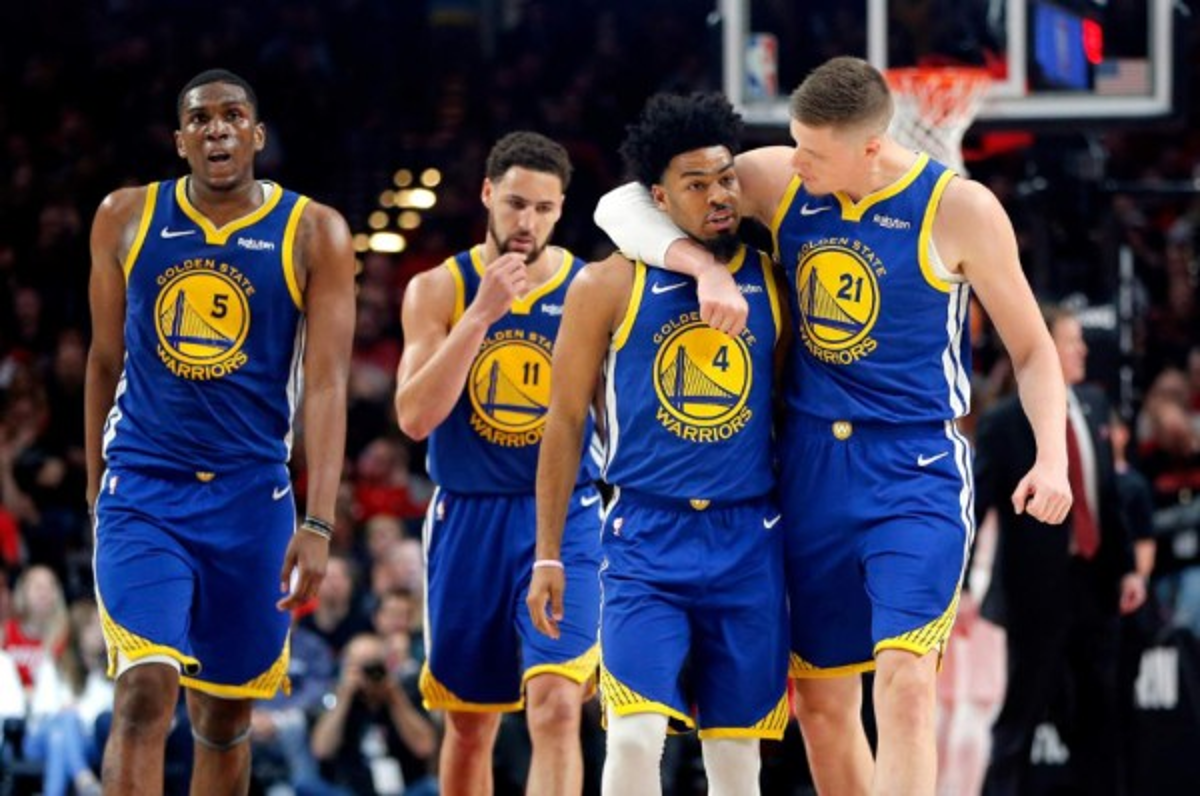 Los Warriors ganan en Portland y se quedan a una victoria de las finales