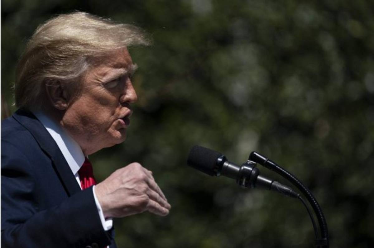 Donald Trump anuncia que firmará decreto que prohíbe inmigración, entre protestas anticonfinamiento