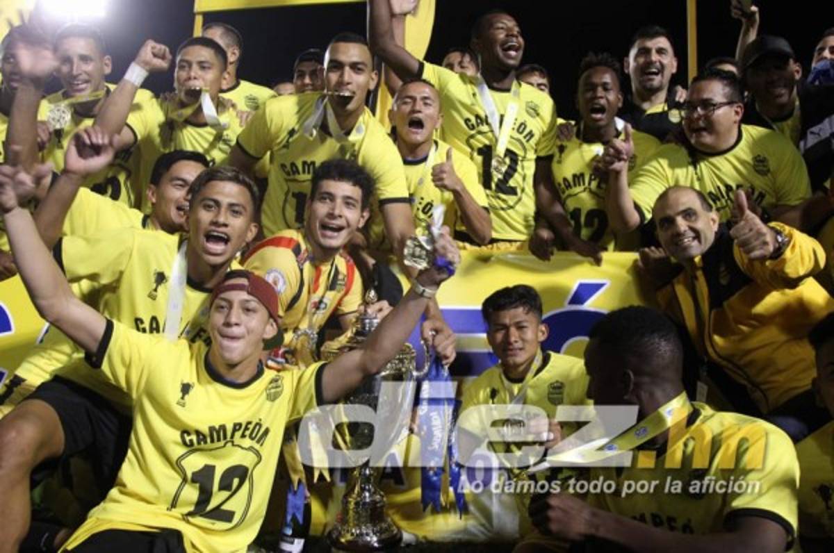 ¡Salud, campeones! Así celebró la Copa 12 el Real España en el Nacional