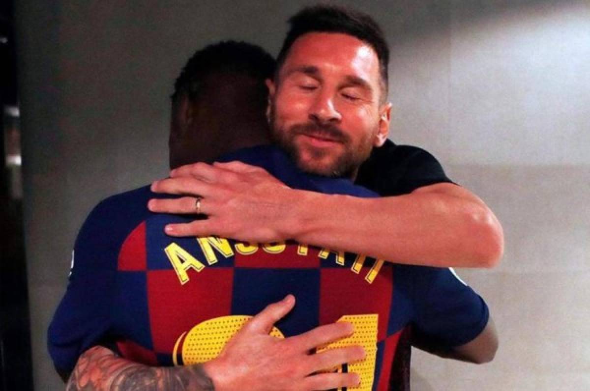 El emotivo mensaje y abrazo de Messi al chico de 16 años que debutó en el Barcelona