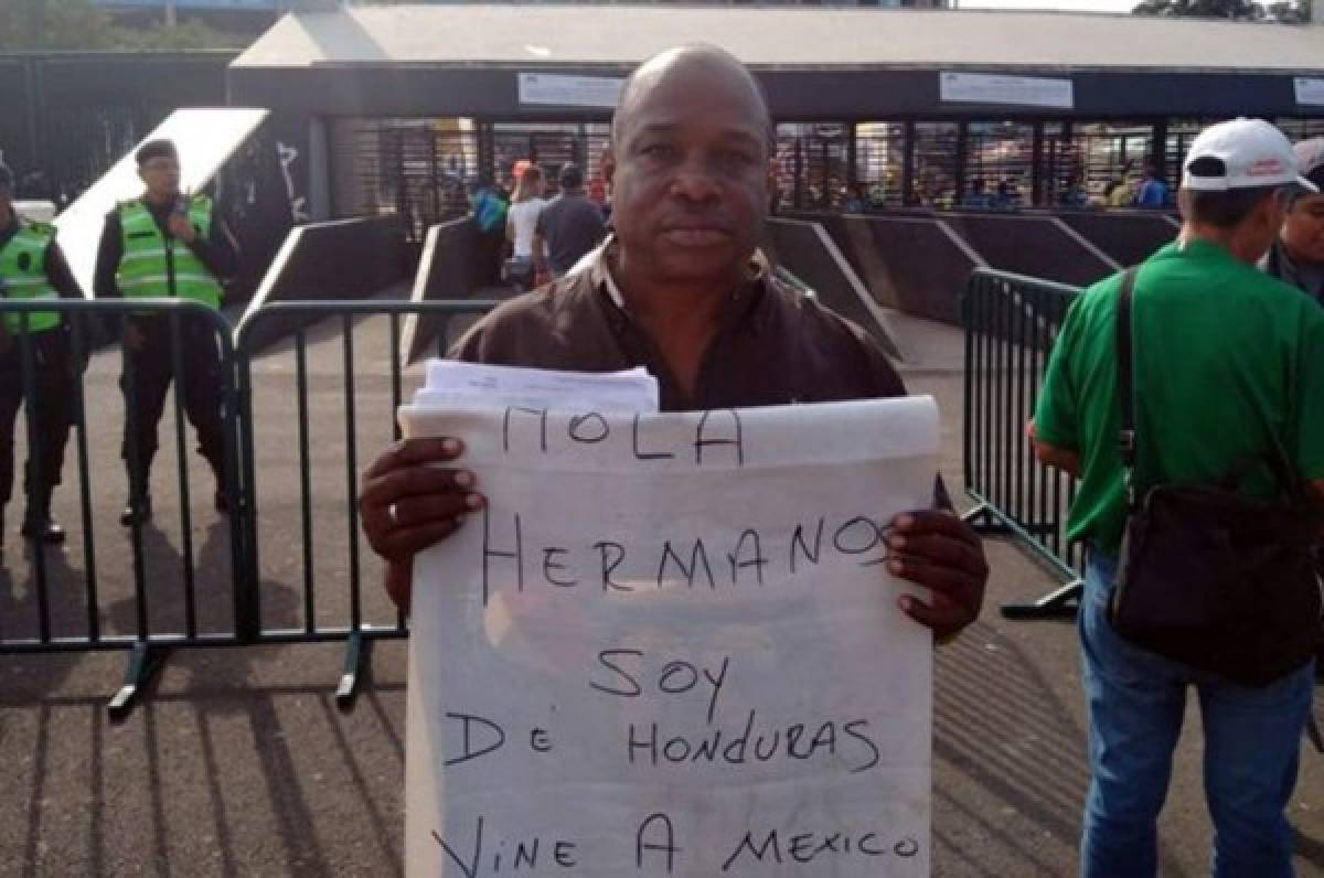Hondureño visitó el Estadio Azteca para pedir ayuda para repatriar restos de su hermano