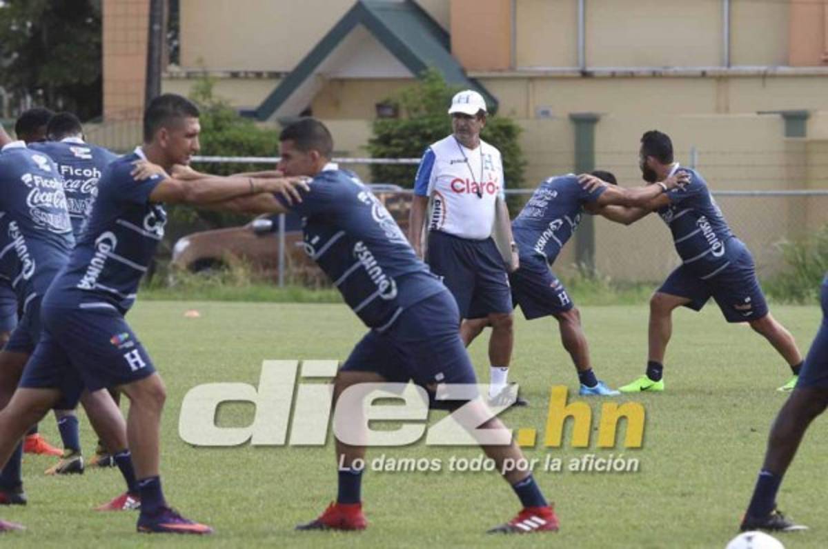 Honduras entrena en Trinidad y Pinto comienza a definir su 11 titular