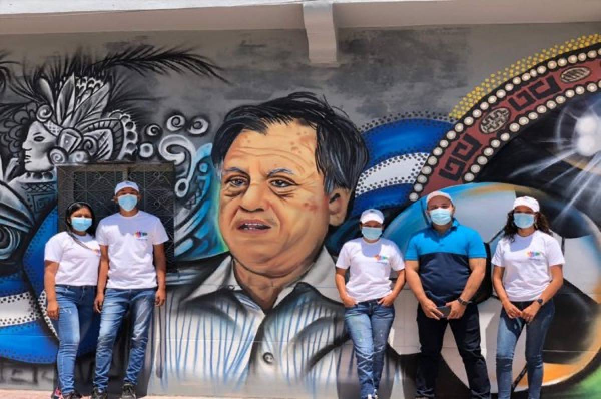 Así es Ajuterique, el hermoso hogar turístico del arte donde está el impresionante mural de Chelato Uclés