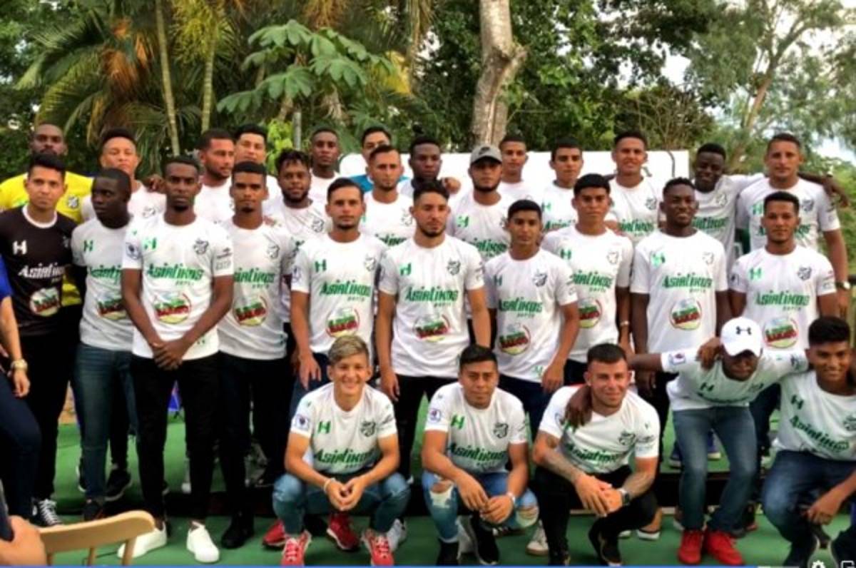 Platense presenta a toda su plantilla y la nueva piel que vestirá en el torneo Apertura 2021