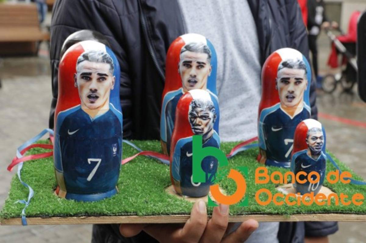 El color de la jornada: Lindas aficionadas y ambiente festivo en Rusia