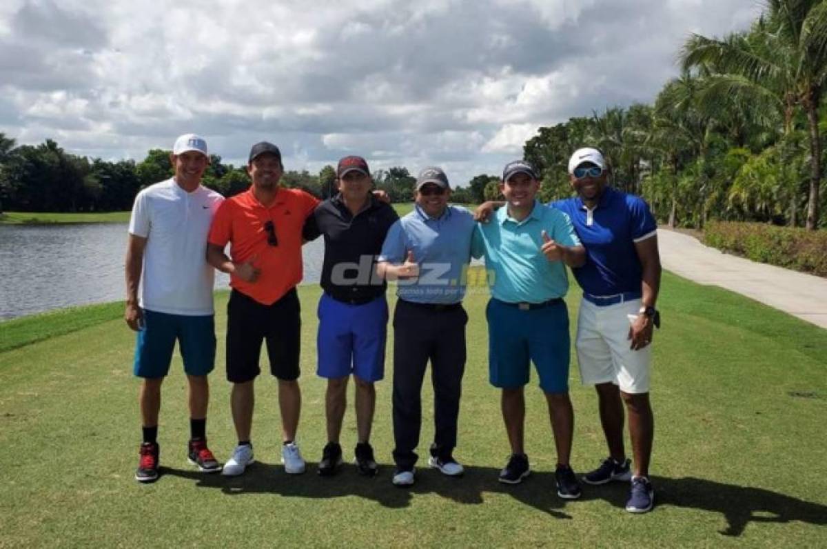 Carlos Pavón, Hristo Stoichkov y Donald Trump se la pasan de maravilla en un mano a mano jugando al golf