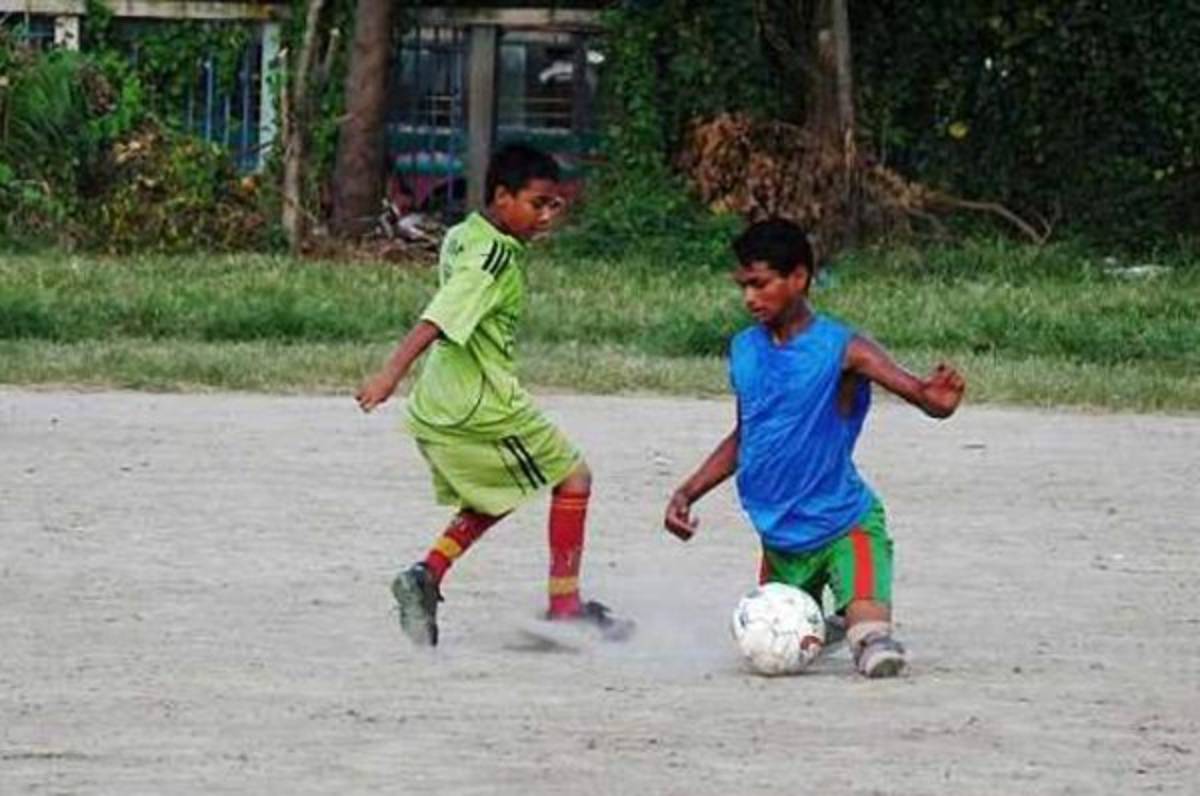 ADMIRABLE: No tiene sus dos piernas pero sueña con ser un futbolista profesional