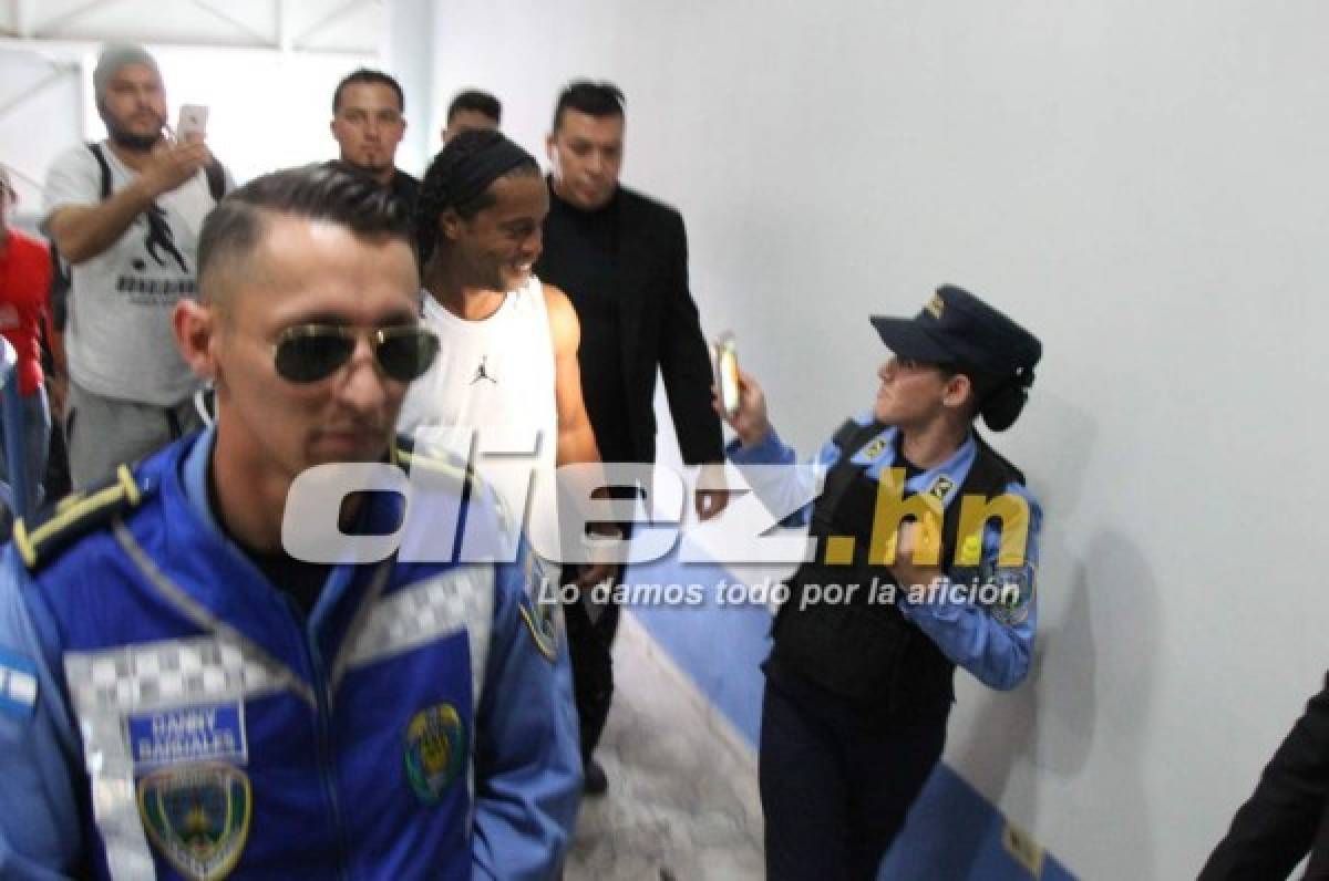 Ronaldinho pidió su propio camerino en el estadio Nacional