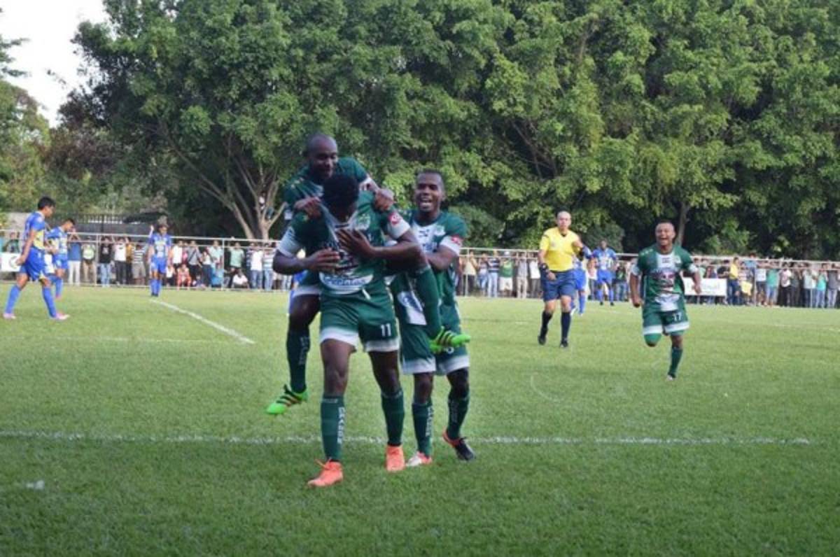 Georgie Welcome se luce en El Salvador y le da triunfo al Dragón