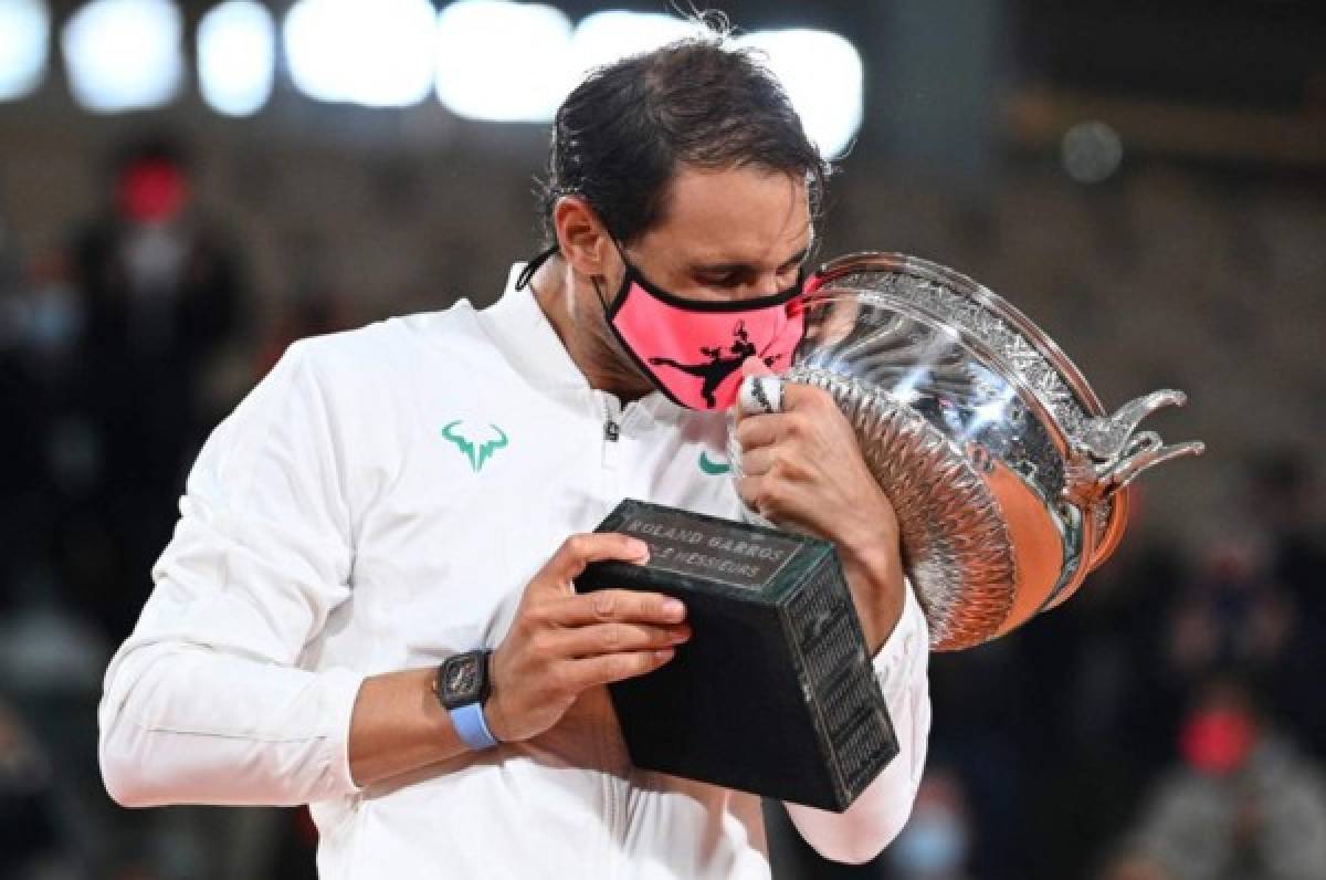 Nadal sumó un nuevo trofeo en Roland Garros tras vencer a Djokovic en los tres sets.