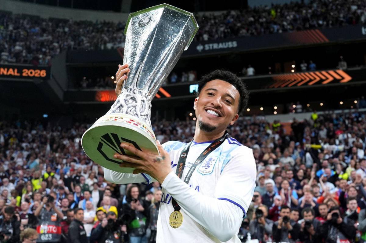 8 jugaron en el Real Madrid: los 30 cracks que buscan club tras el mercado