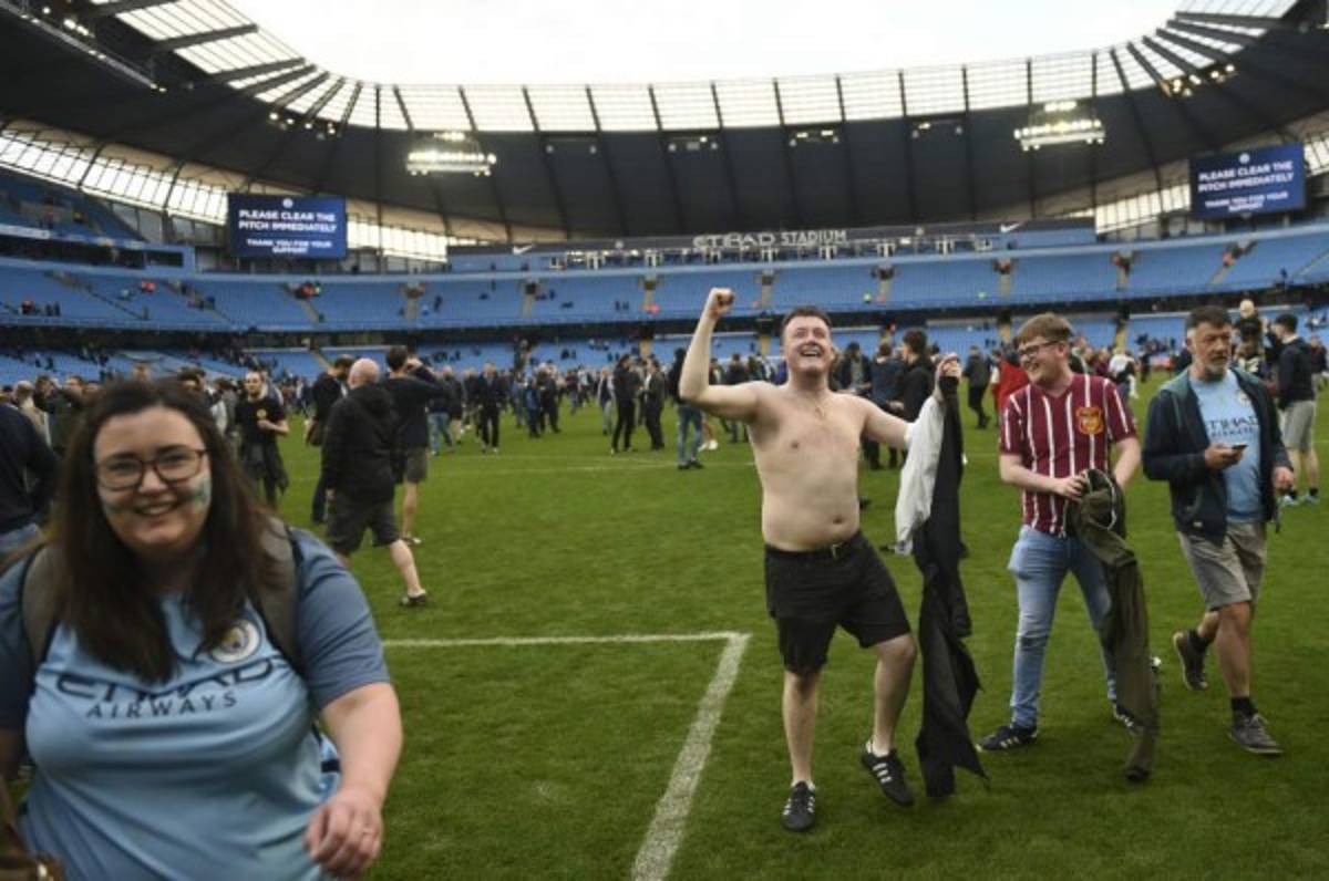 ¡Al borde de la locura! Éxtasis en Manchester tras conquistar la Premier League