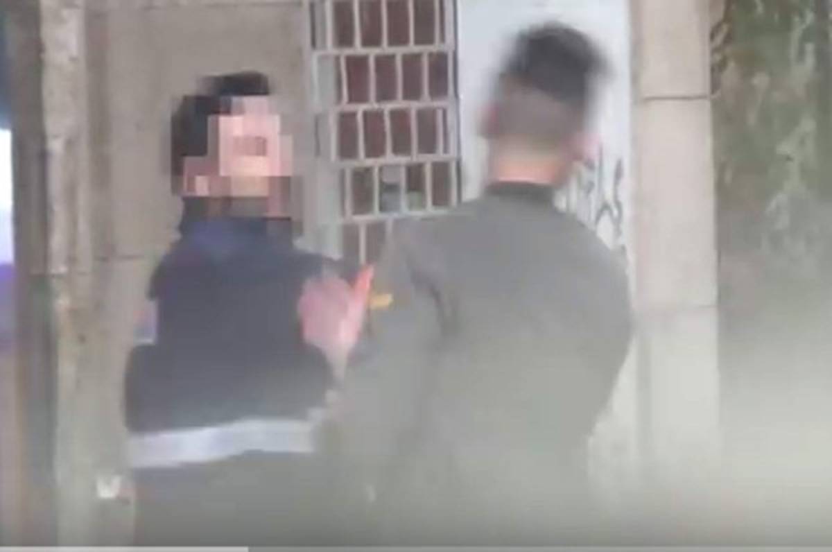 VIDEO: La broma de un youtuber que le cuesta un fuerte golpe en la cara