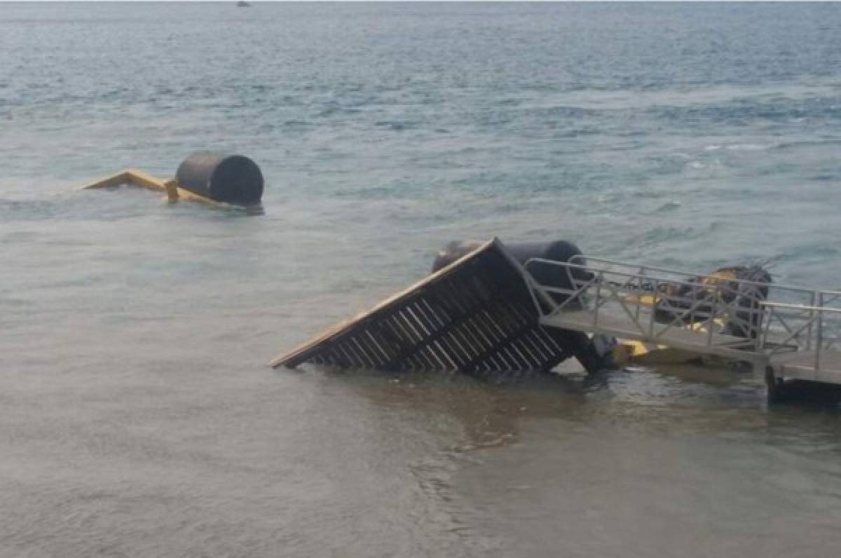 EN FOTOS: Así quedó el crucero tras estrellarse con muelle en Roatán