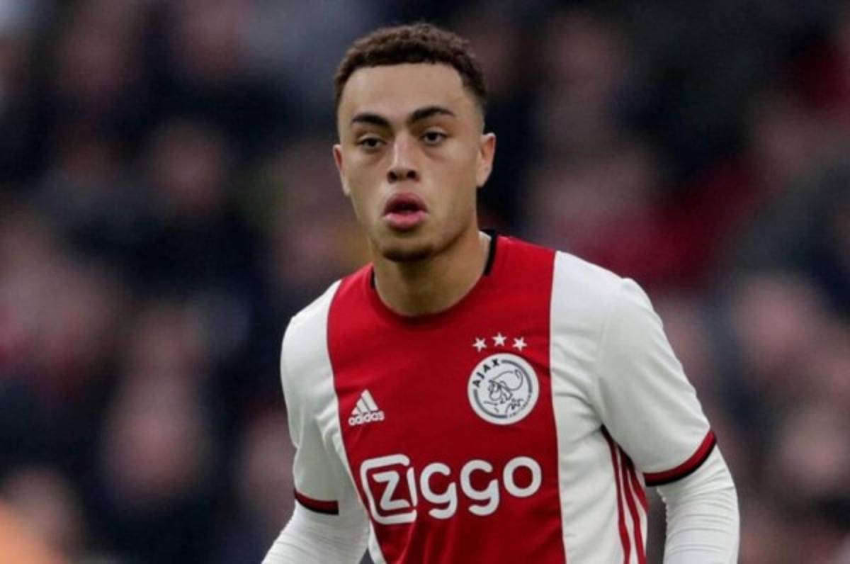 Jugador del Ajax abandona al equipo por miedo al conflicto entre Irán y Estados Unidos