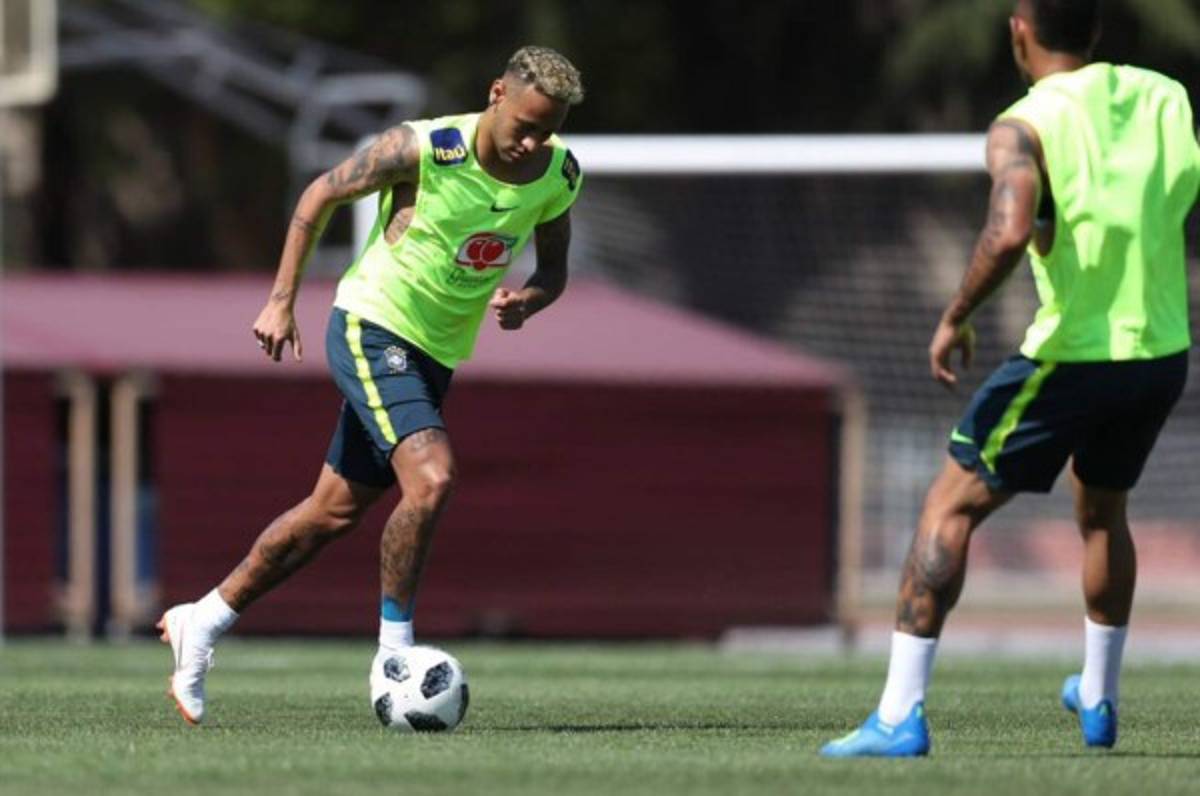 Neymar se entrena con normalidad y apunta a Costa Rica