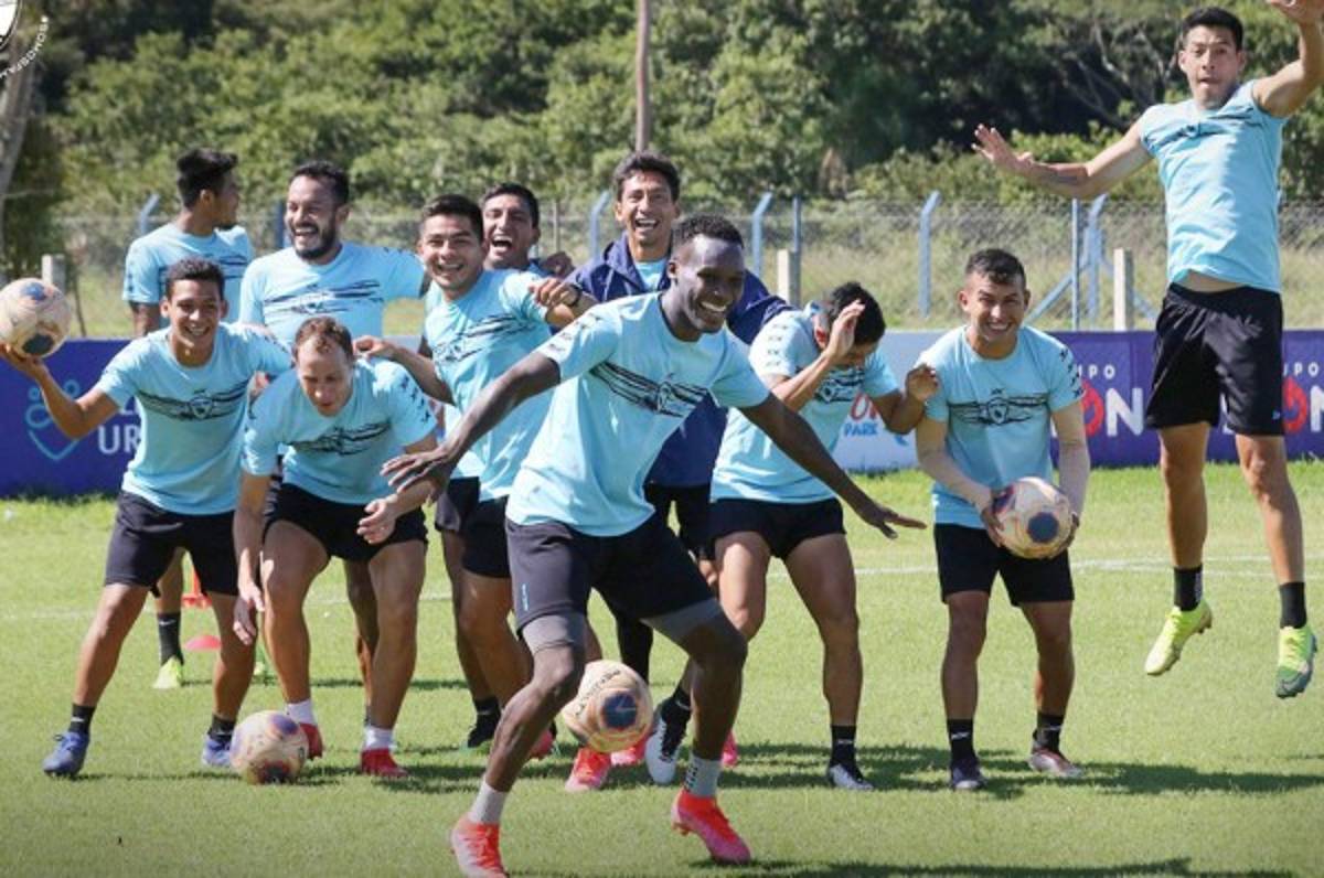 Club boliviano Royal Pari donde milita Rubilio Castillo reporta a 11 jugadores contagiados con Covid-19