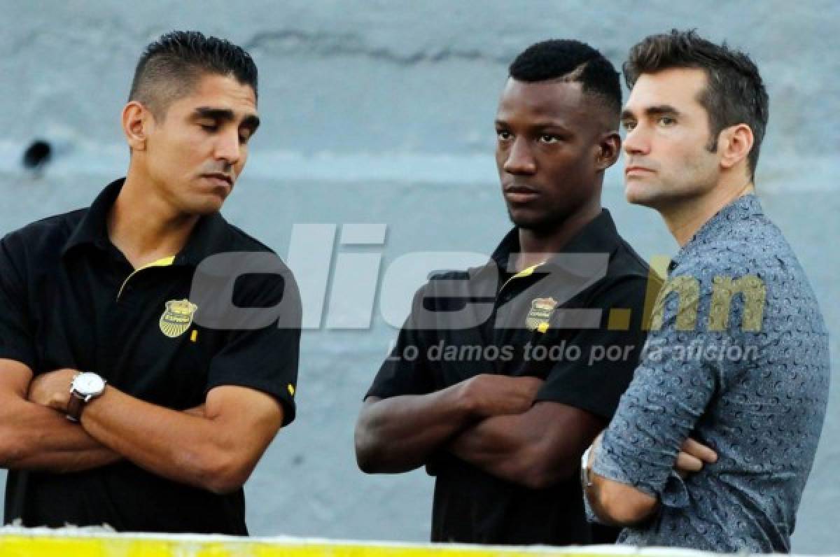 Contratistas presentes en el Morazán observando jugadores de Real España