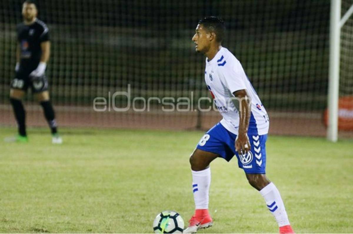 Bryan Acosta será baja para el Tenerife ante Las Palmas