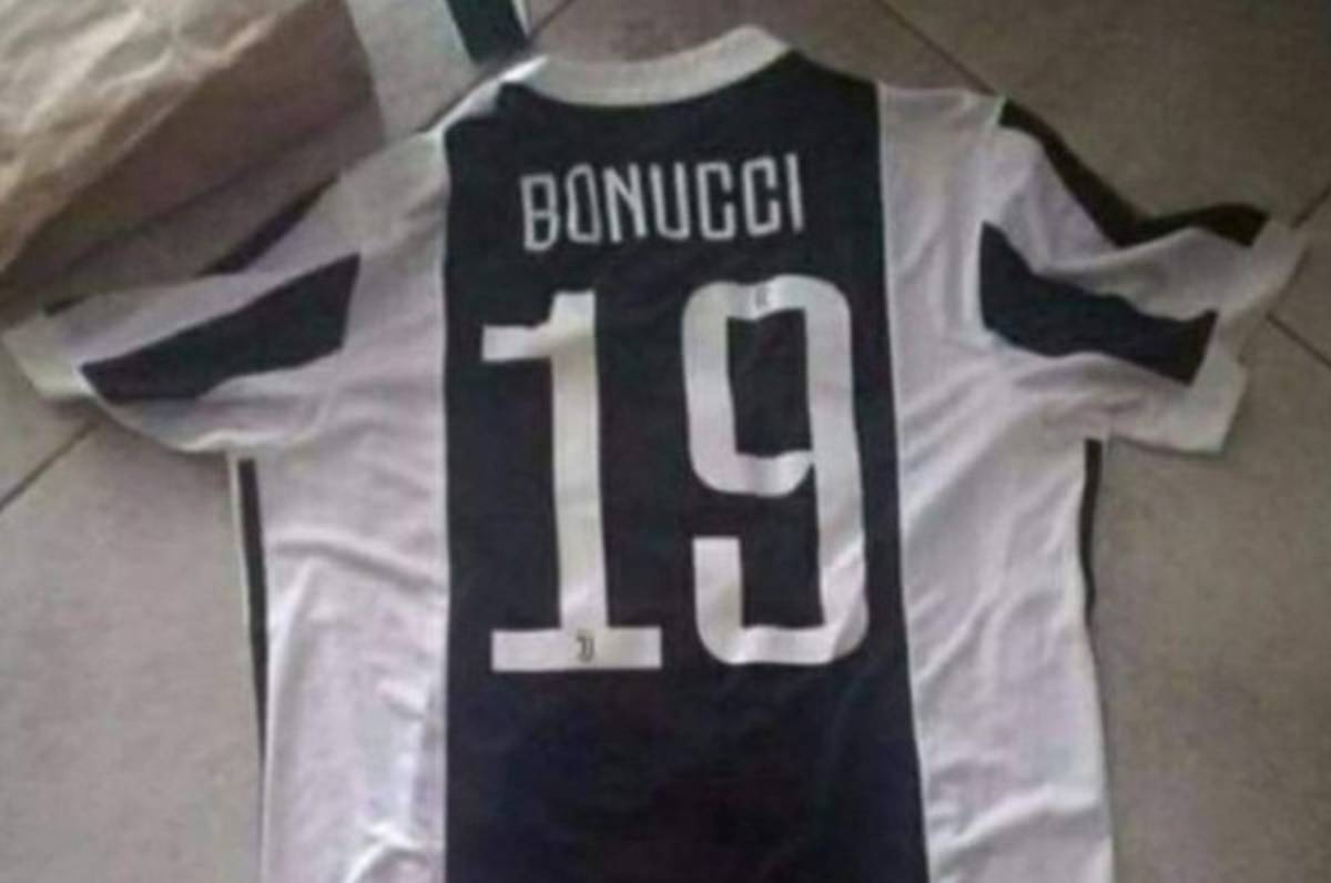 Aficionado desata la locura al comprar la camiseta de Bonucci sin saber que fichaba para el Milan