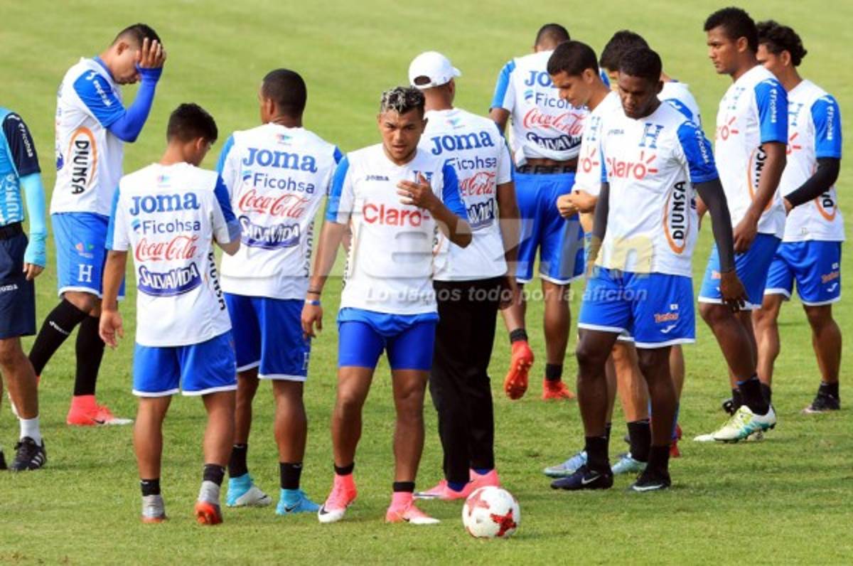 Mario Martínez llegó al ritmo 'despacito' a entrenar con Honduras