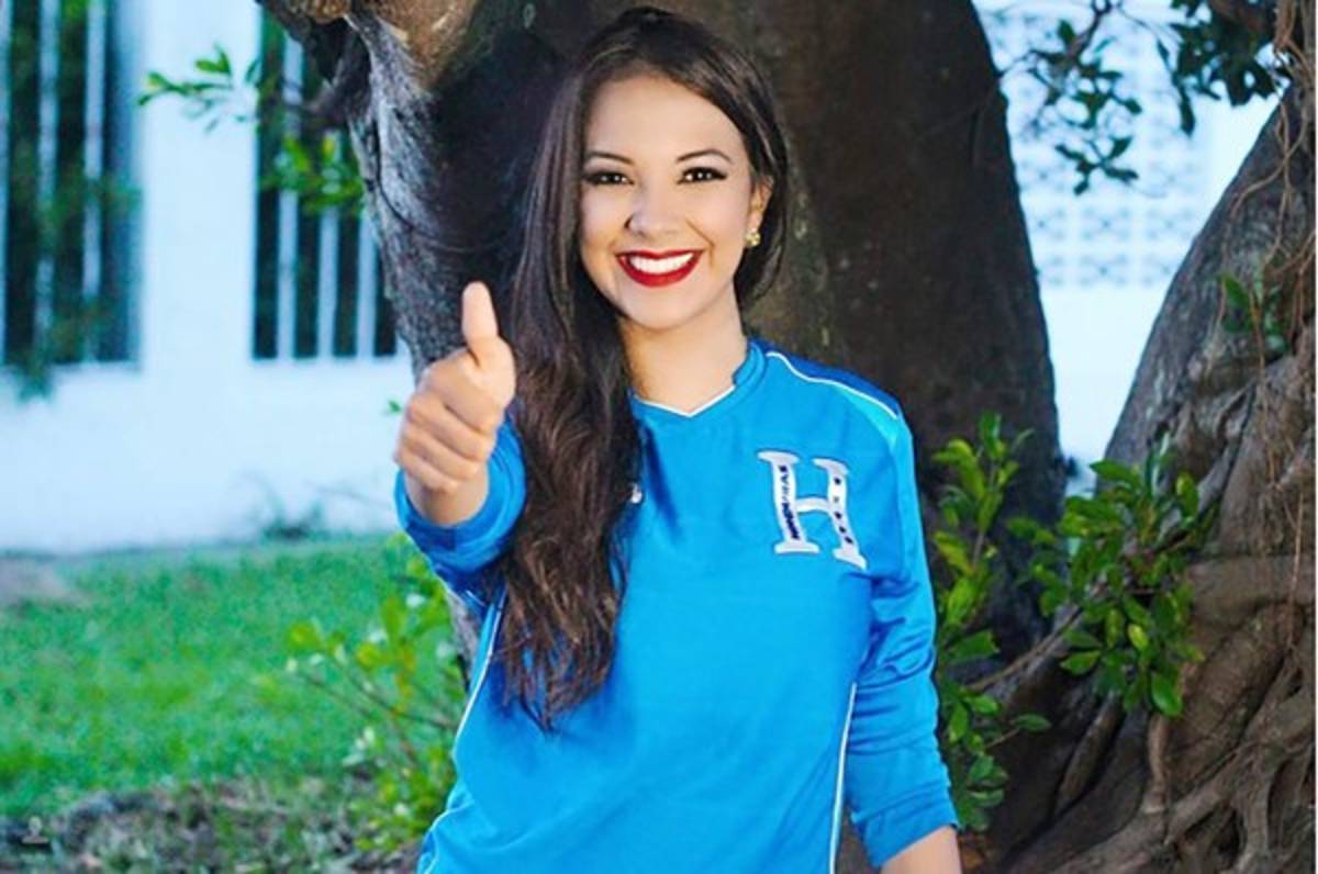 La belleza hondureña se pinta de azul y blanco cuando juega la Selección