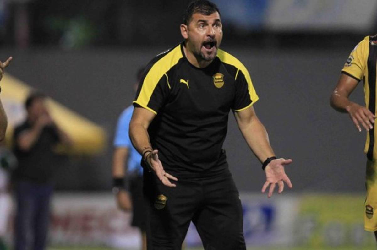 Martín 'Tato' García todavía no le gana al Olimpia en Liga Nacional