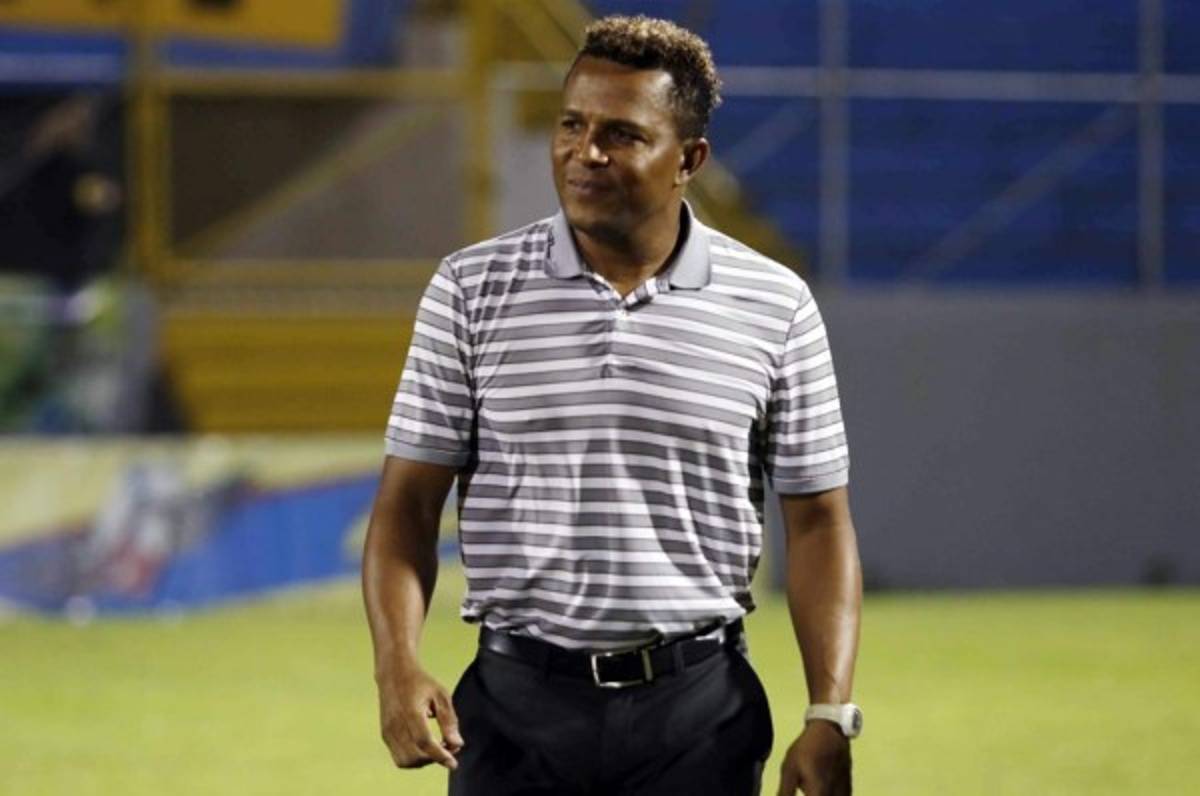 El entrenador Carlos Pavón tiene las horas contadas en el Vida