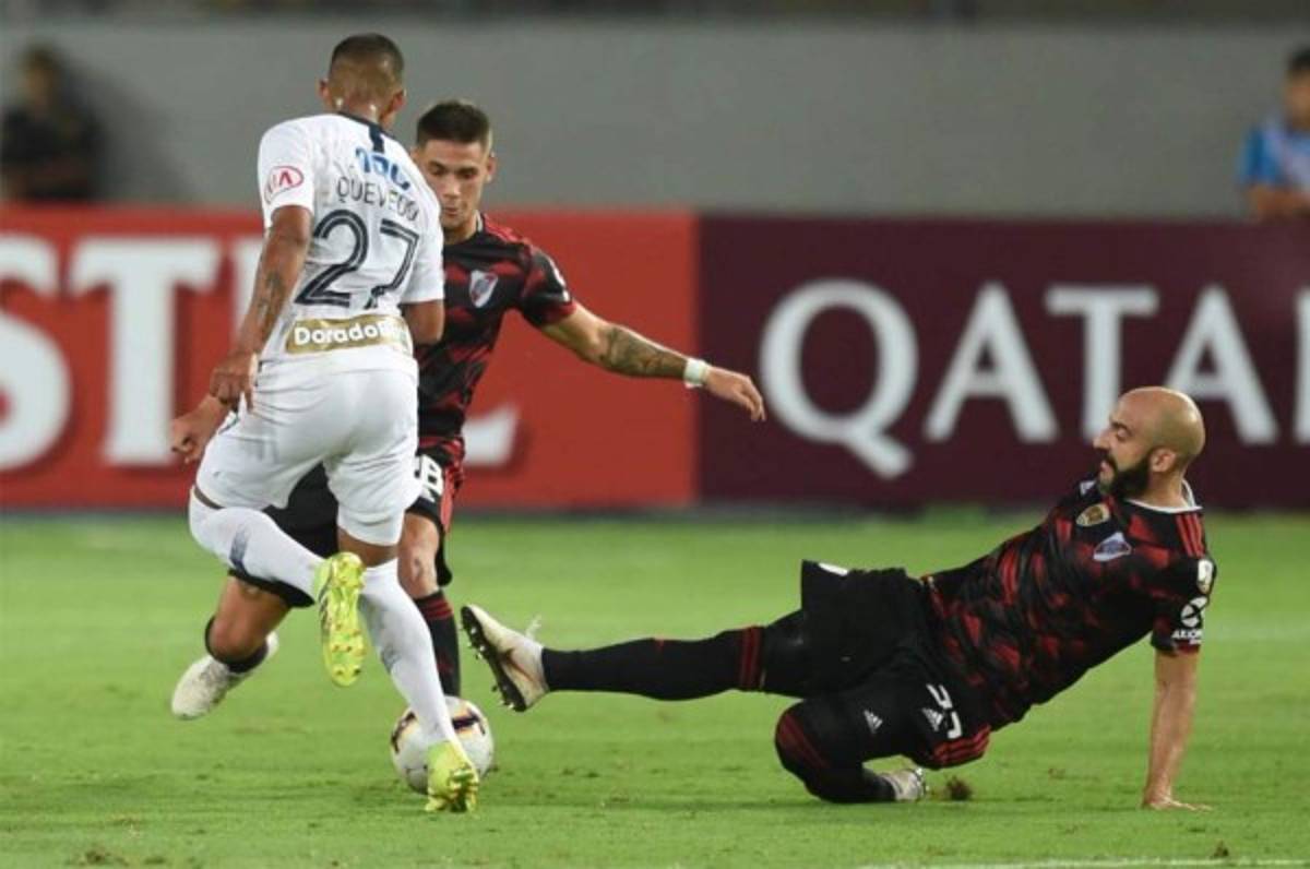 River Plate salvó con angustia su estreno como campeón de la Copa Libertadores