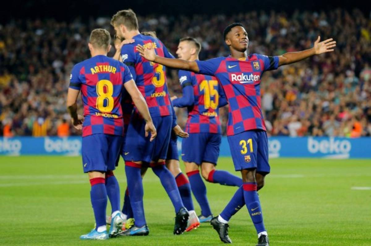 Ansu Fati celebra el primer gol del Barcelona ante el Valencia en el Camp Nou.