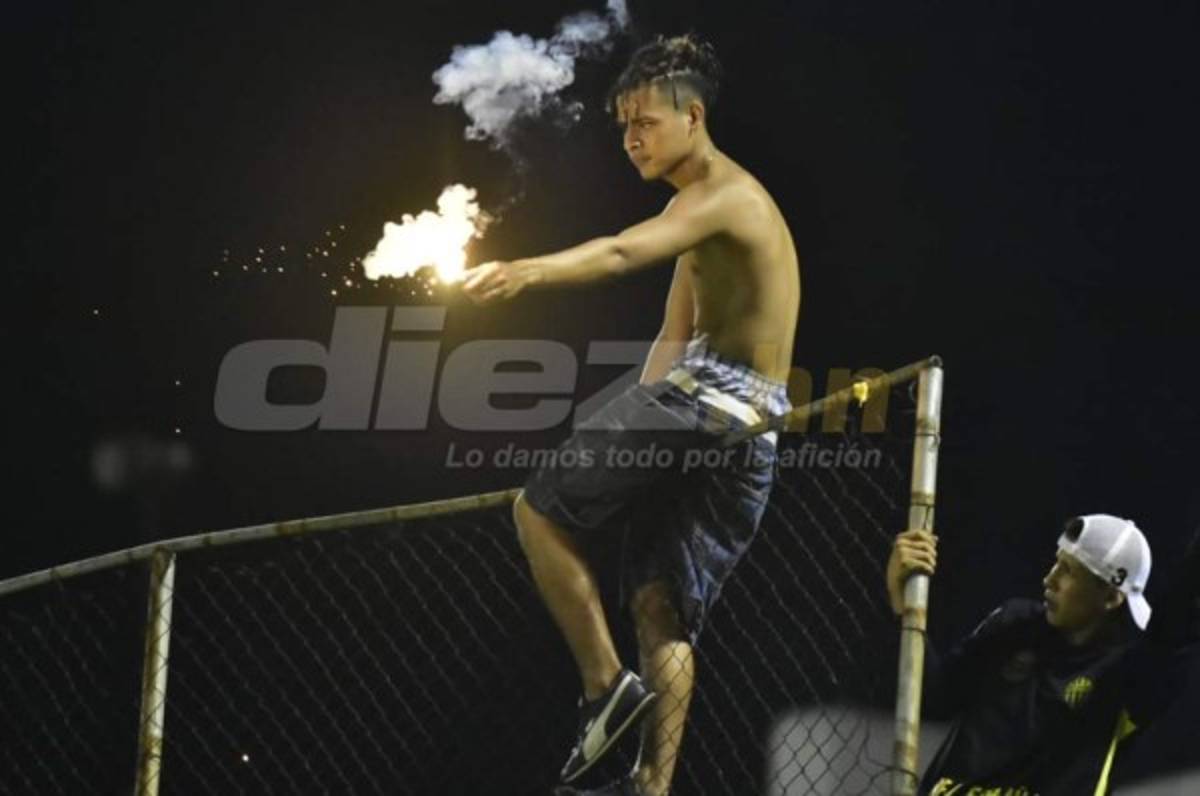 En fotos: Así fue el relajo que armaron las barras del Real España y Olimpia