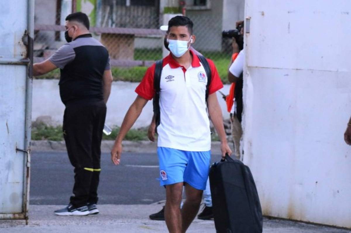 José Mario Pinto haciendo su arribo al vetusto estadio Morazán de San Pedro Sula.