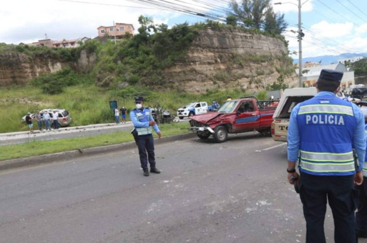 Así quedó el automóvil de Mayron Flores, jugador del Olimpia, tras sufrir accidente de tránsito