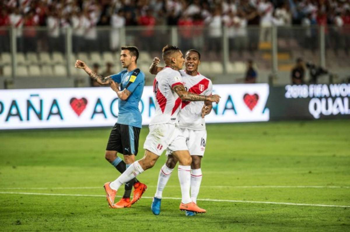 Perú derrota a Uruguay gracias a Guerrero y Edison Flores