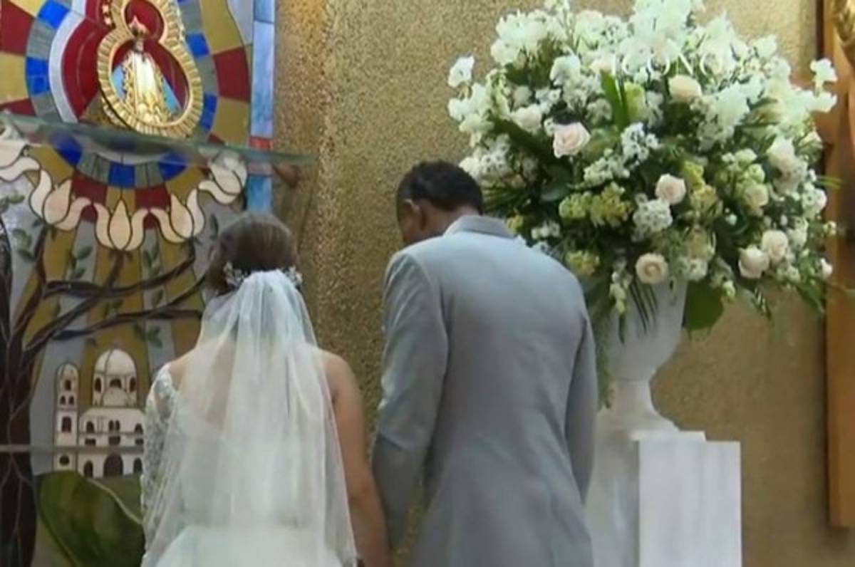 En la intimidad: Así fue la boda eclesiástica entre Carlo Costly y Tita Torres