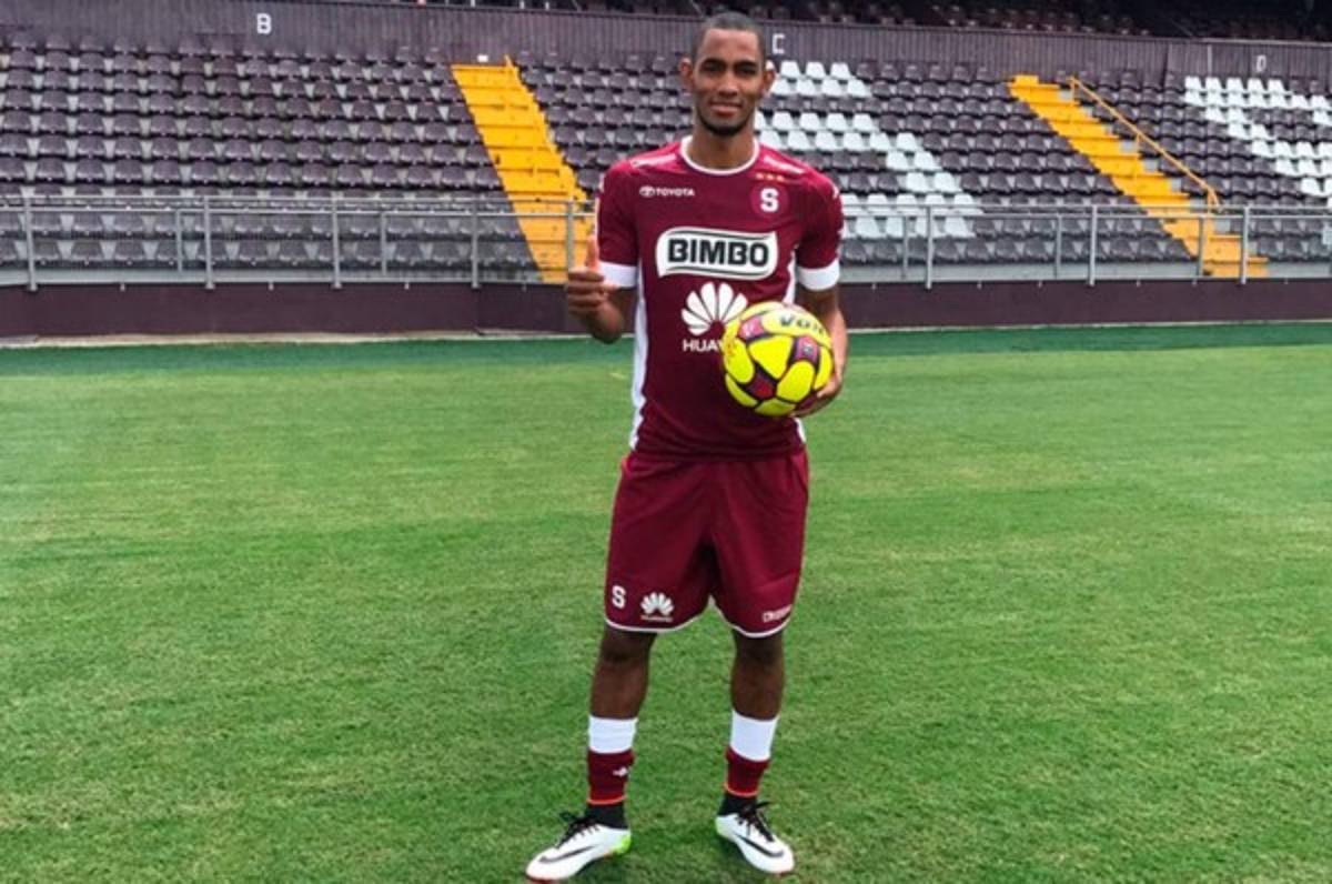 Jerry Bengtson debuta goleando con el Saprissa en amistoso ante Nottingham Forest