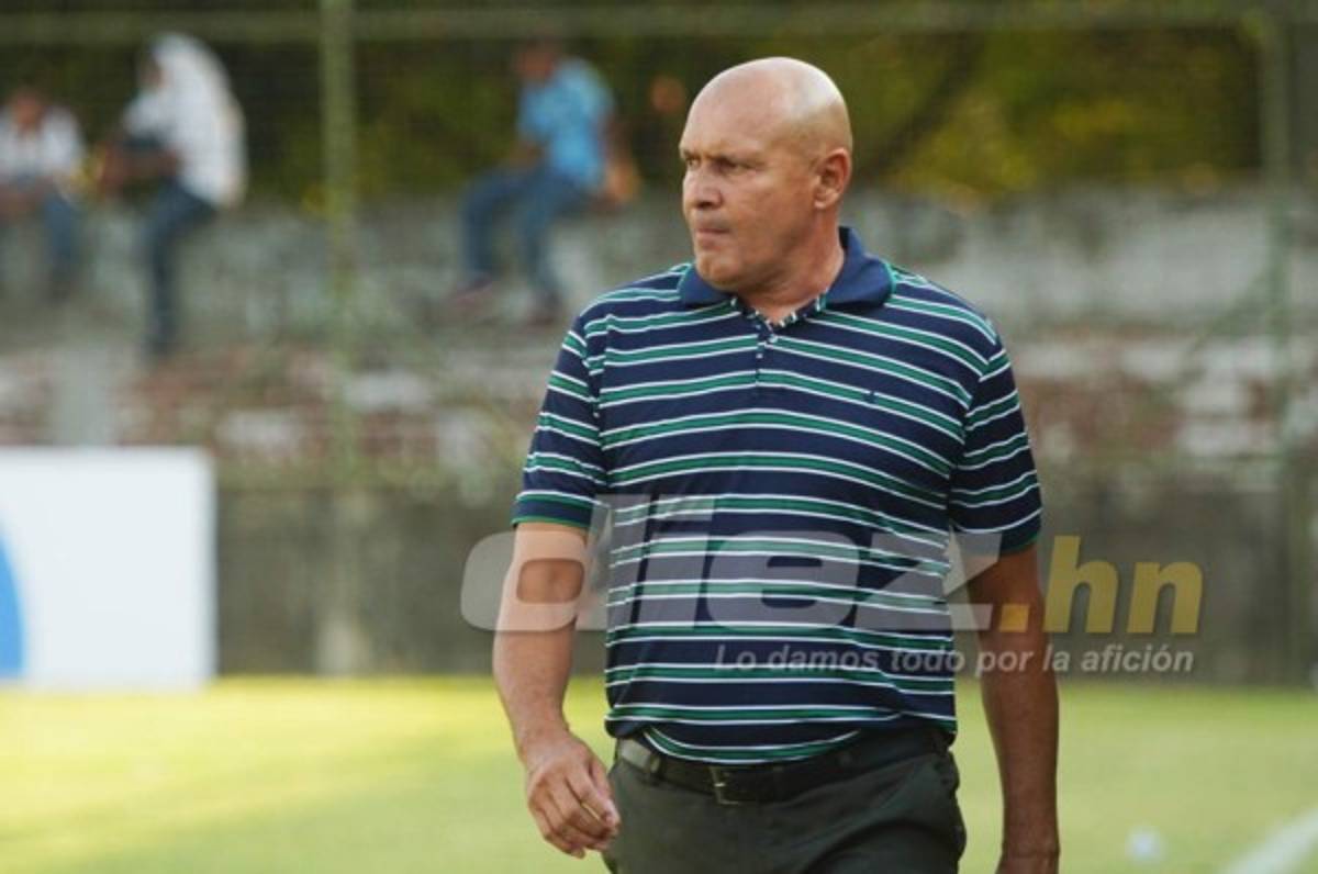 Wilmer Cruz, el entrenador quita invictos en Liga Nacional de Honduras