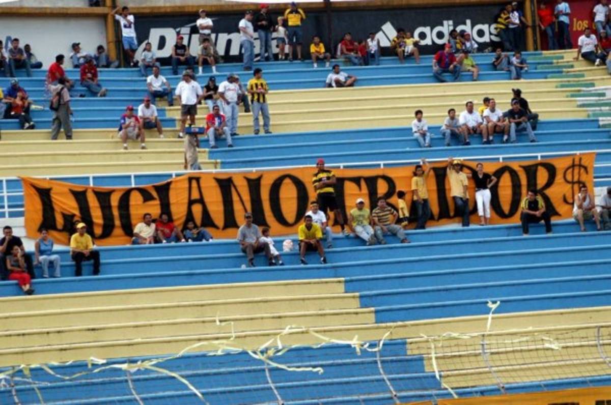 Postales inolvidables que han dejado los clásicos Real España-Olimpia