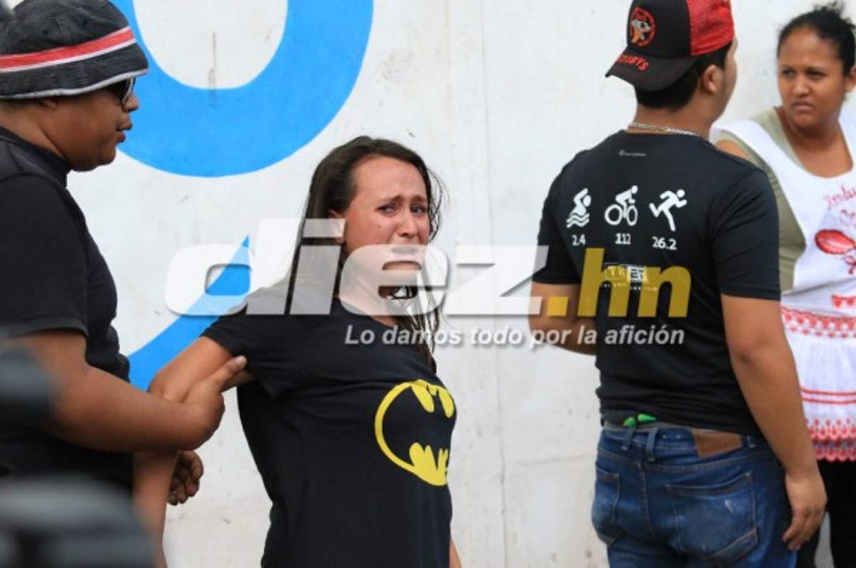 ¡TERRIBLES IMÁGENES! Así fue la bronca entre las barras de Olimpia y Motagua
