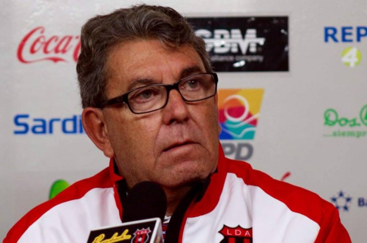 ¡Sin dirigir un partido, técnico portugués renuncia a su club en Costa Rica!