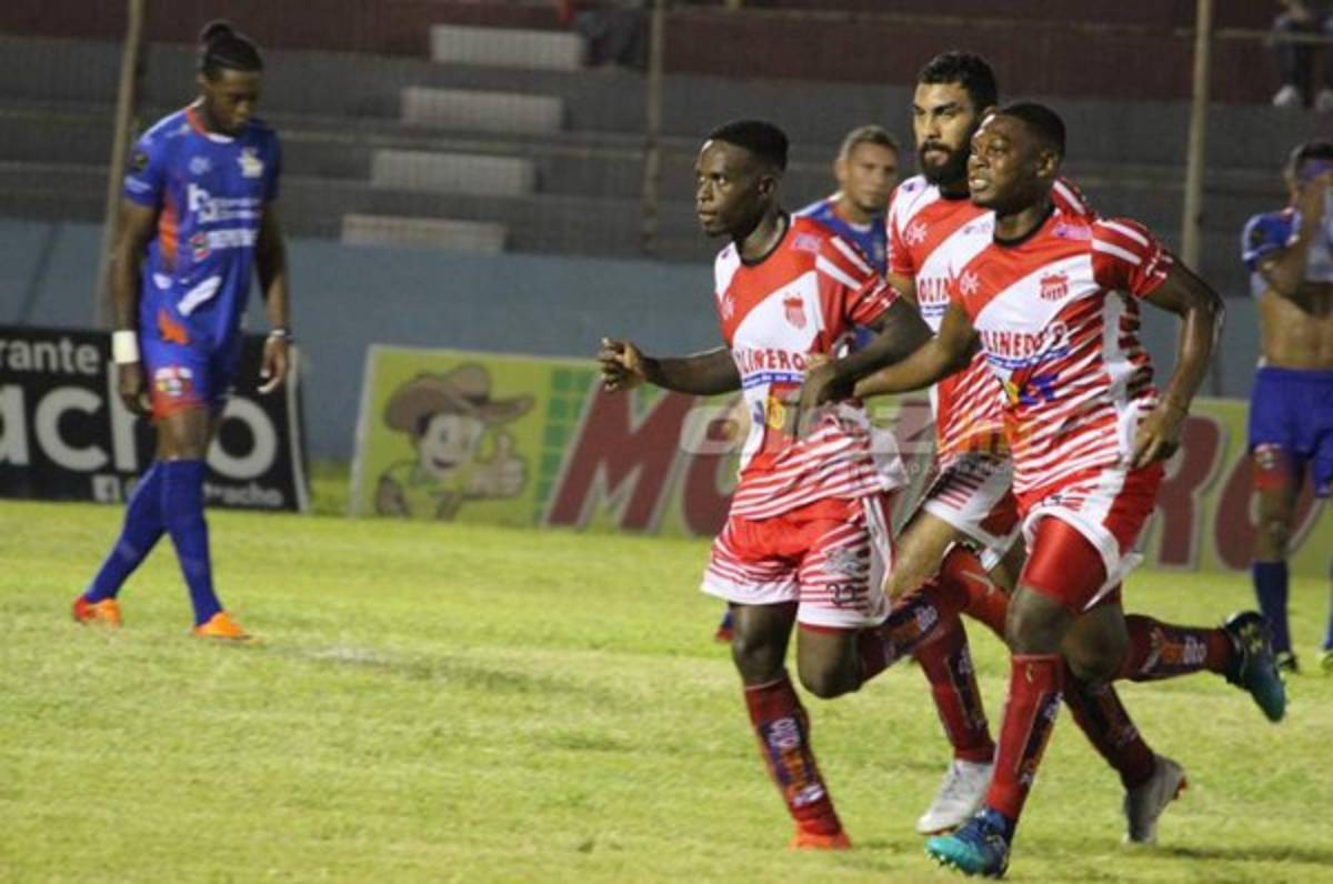 Con cinco fichajes: El 11 de gala que presentaría Vida en el torneo Clausura 2020