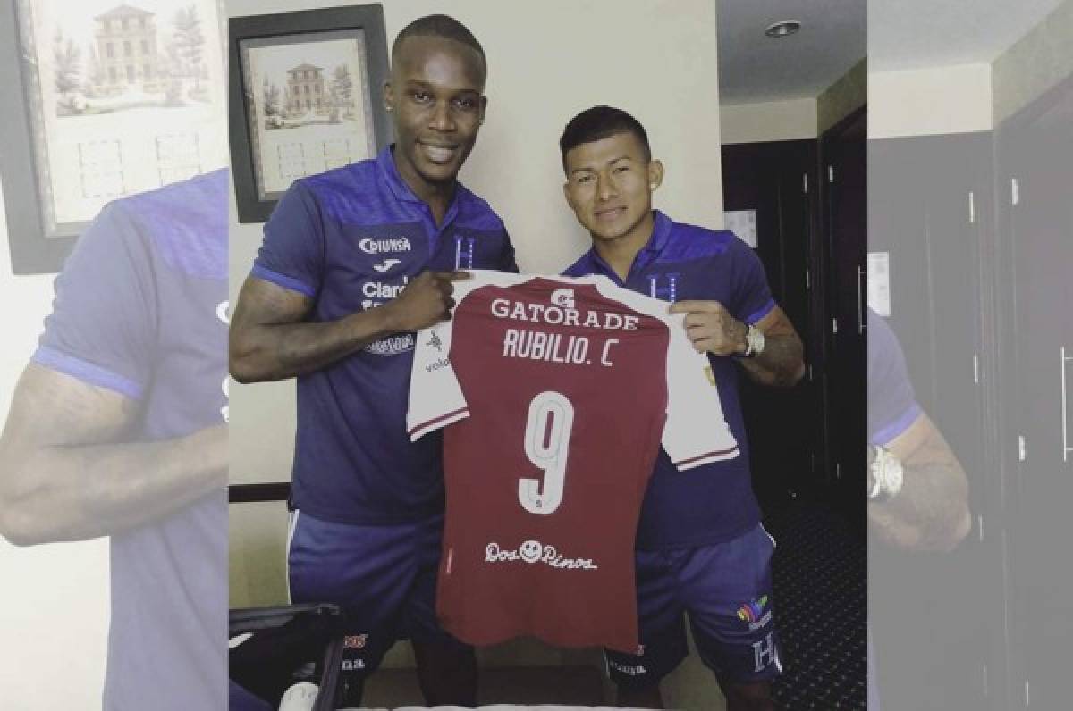 El regalo que Rubilio Castillo le trajo de Costa Rica a Iván 'Chino” López