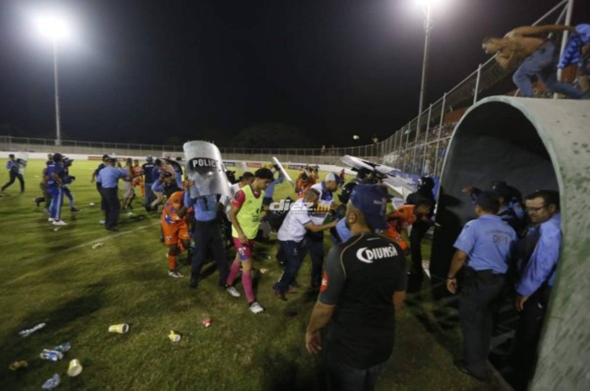 FOTOS: Motagüenses de Comayagua le lanzaron de todo a la Upn y los tildó de 'vendidos”