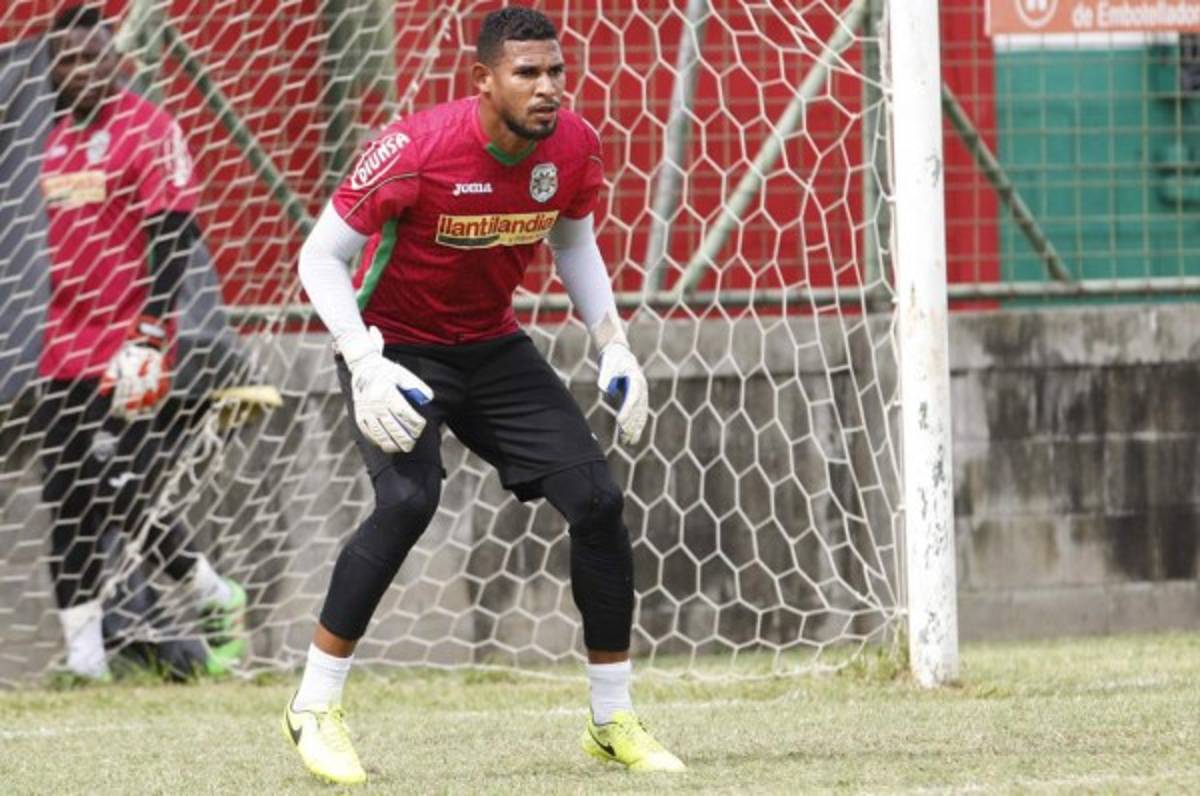 El portero mundialista José Calderón, aún no se presenta en Marathón